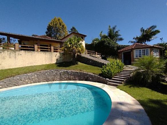 Linda chácara com mirante e piscina redonda muito moderna