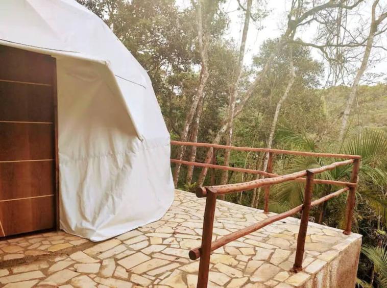 Jangala Domo na floresta com cachoeira particular Casa na Floresta Casa de Cúpula aluguel em Juquitiba