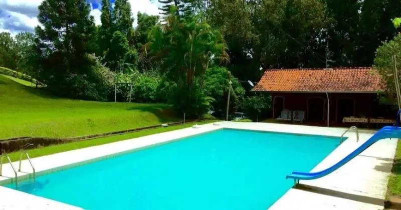 Alugue a Chácara Ideal: Piscina, Varanda e Lazer em Sorocaba!