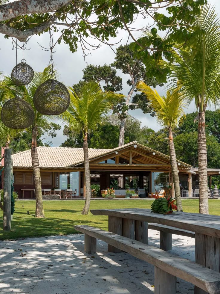 O que você encontra aqui? Nossa seleção inclui ranchos charmosos, com casas amplas, áreas verdes, piscinas ou riachos. Cada rancho é projetado para proporcionar conforto e conexão com a natureza, com fácil acesso e estrutura funcional.