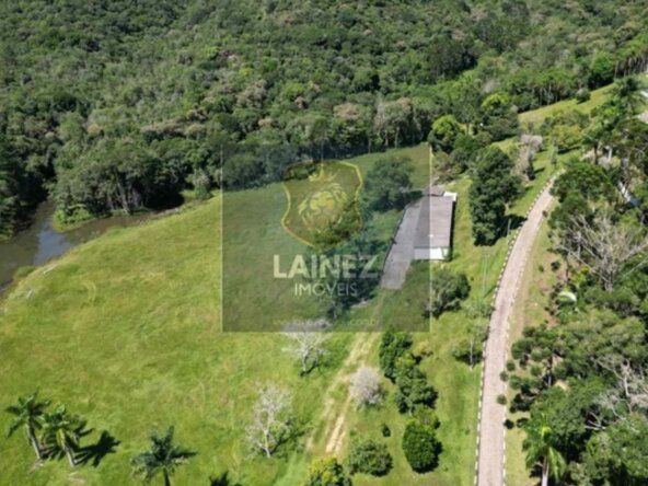 Luxo e Natureza: Sítio de 40 Alqueires com Infraestrutura Completa em São Lourenço da Serra